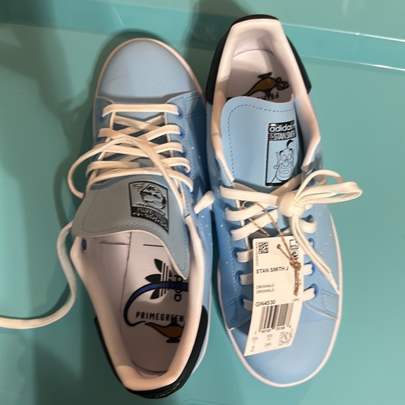 Adidas Disney Aladdin Prime Green tennis shoes - Picture 2 of 9